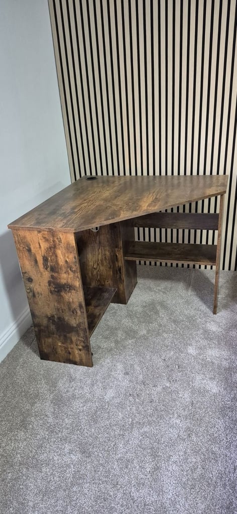 Corner desk walnut effect