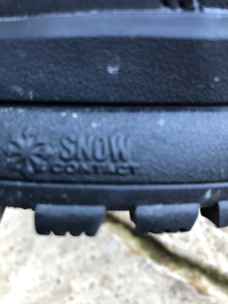 Waterproof snow boots