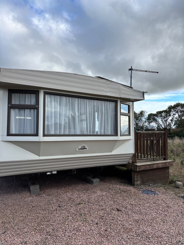 2 bedroom Static Caravan 1995-2000 approximately 