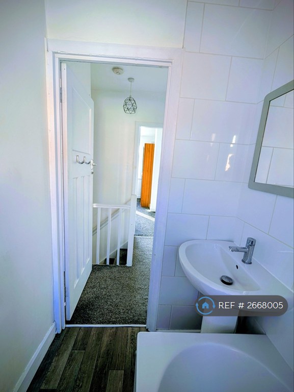 2 bedroom house in Manor Avenue, Leeds, LS6 (2 bed) (#2668005)