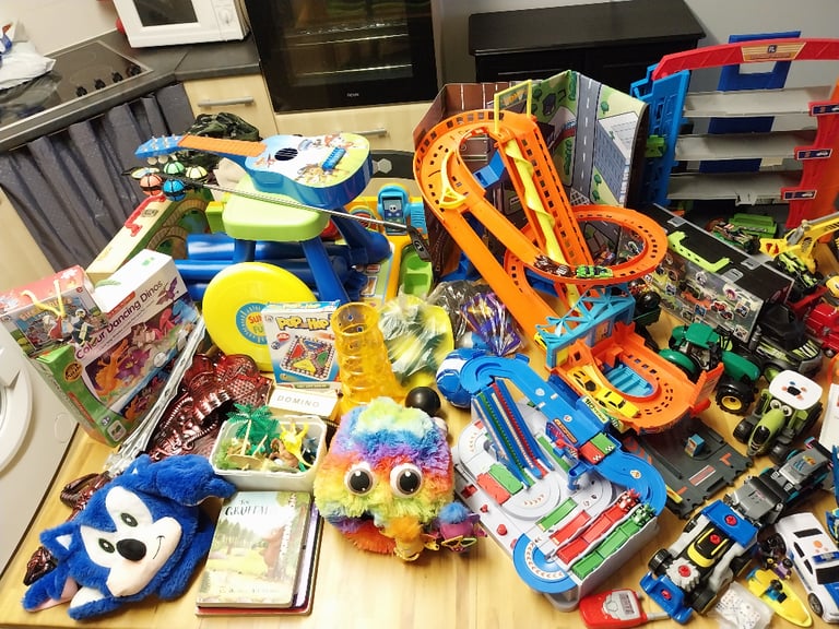 Hot Wheelz items and Toy Bundle