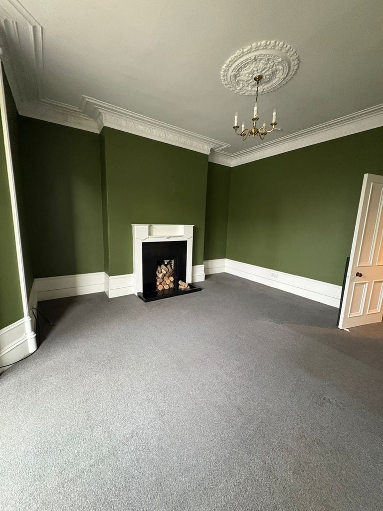 Desirable and spacious, Traditional granite , 2 bedroom Flat in sought after West End location 