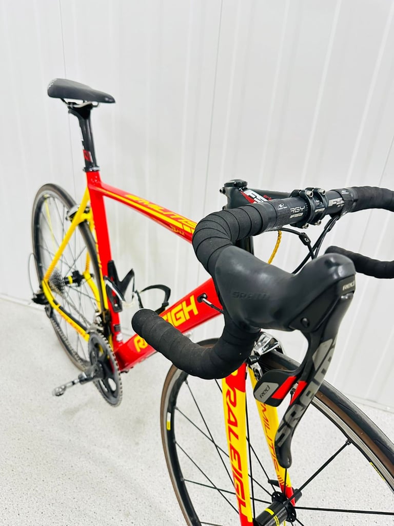 RALEIGH TEAM MILITIS Size/M Full Carbon Road Bike 