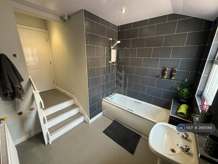 7 bedroom house in Stalbridge Avenue, Liverpool, L18 (7 bed) (#2665914)