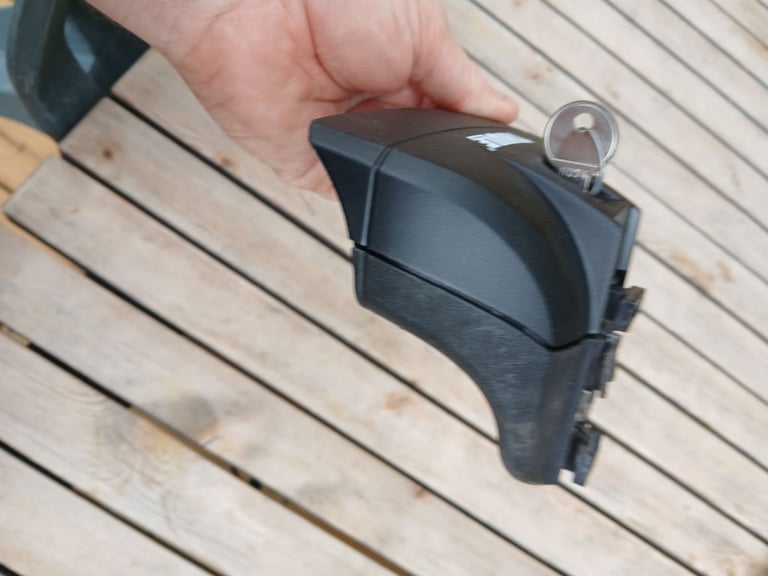 Thule 753 roofbar footpack for any car
