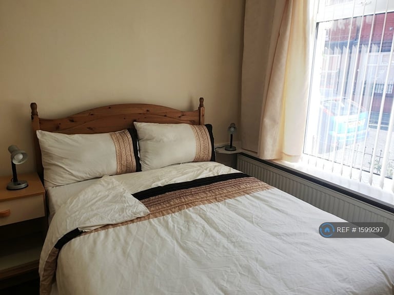 1 bedroom flat in Levenshulme, Manchester, M19 (1 bed) (#1599297)