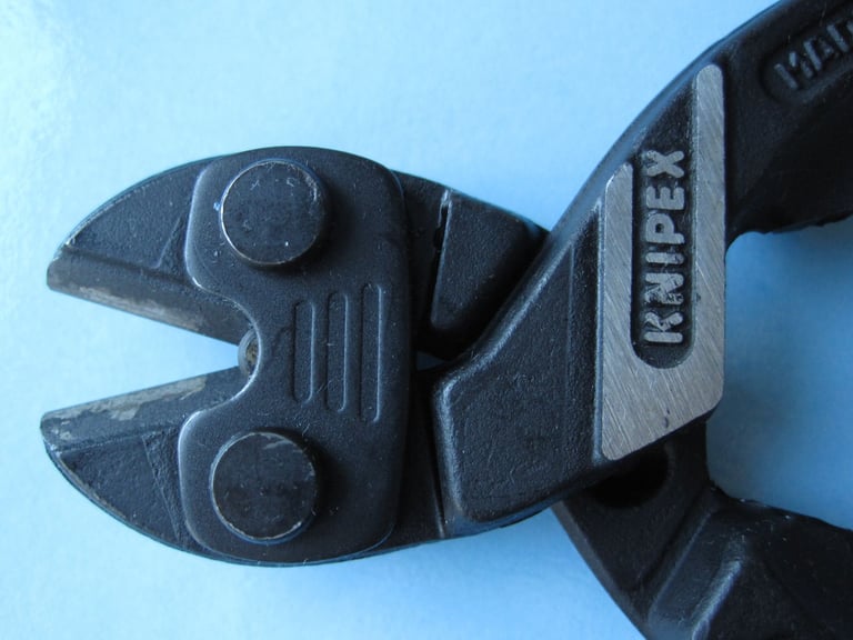 Knipex Cobolt wire cutters 200mm model 71 01 200 SB excellent condition