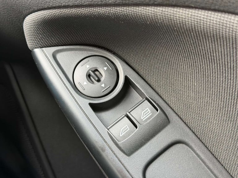 2013 Ford Focus 1.6 TDCi Zetec Hatchback 5dr Diesel Manual Euro 5 (s/s) (115 ps) Hatchback Diesel...