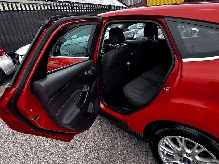 2011 Ford Focus 1.6 TDCi Titanium Euro 5 (s/s) 5dr HATCHBACK Diesel Manual