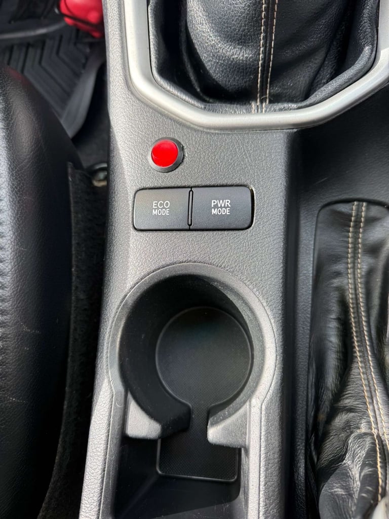 2019 Toyota Hilux 2.4 HI-Luxury Invincible D-4D 4WD Double Cab 4WD 5dr Pickup Diesel Manual