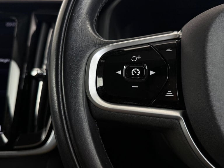 2019 Volvo V90 2.0 D4 Inscription Plus Auto Euro 6 (s/s) 5dr Estate Diesel Automatic