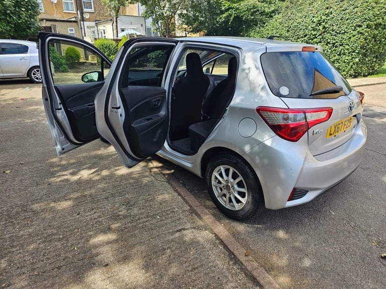 2018 Toyota Yaris 1.5 VVT-h Icon Tech E-CVT Euro 6 (s/s) 5dr Hatchback HYBRID ELECTRIC Automatic