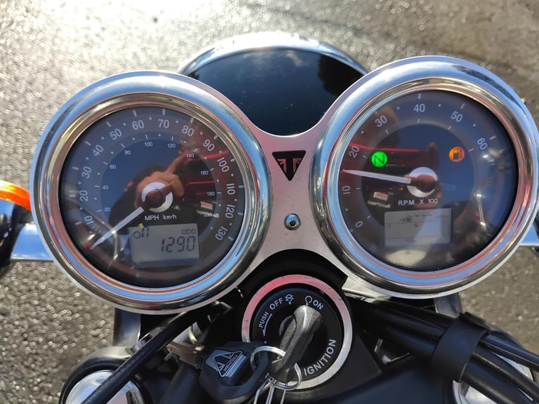 2017 66 TRIUMPH BONNEVILLE T120 T 120 1200 RED 1289 MILES CLASSIC STYLING