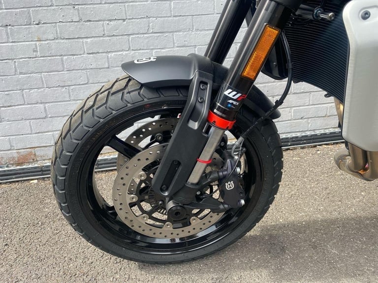 2025 Husqvarna Street SVARTPILEN 801 Petrol black 6 Speed