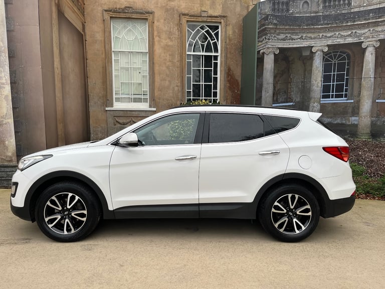 Hyundai, SANTA FE,Auto,tow bar, white, 4WD, FSH, new wheels, MOT & service! No advisory’s, 2014, 4X4