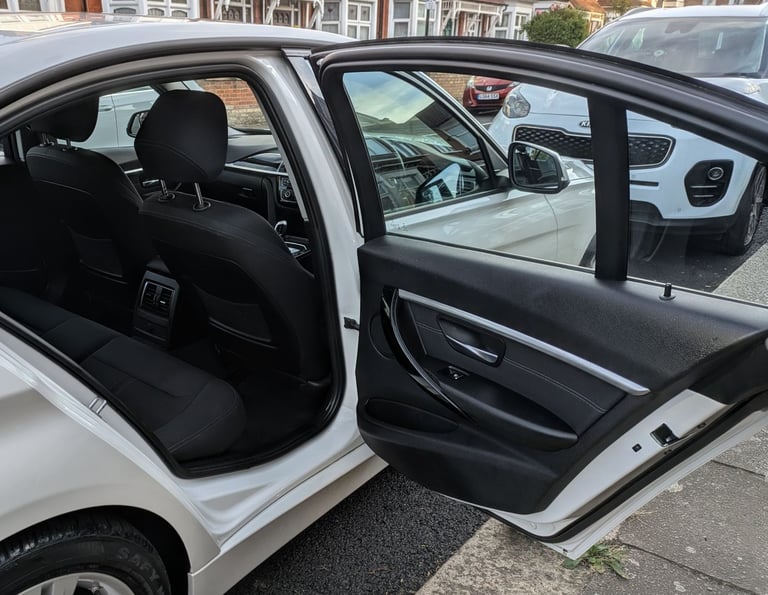 MW 330e Sport | 67k | FSH | New MOT | New Tyres | Genuine EV Cables | £9.3k/AUTO/ 4 doors