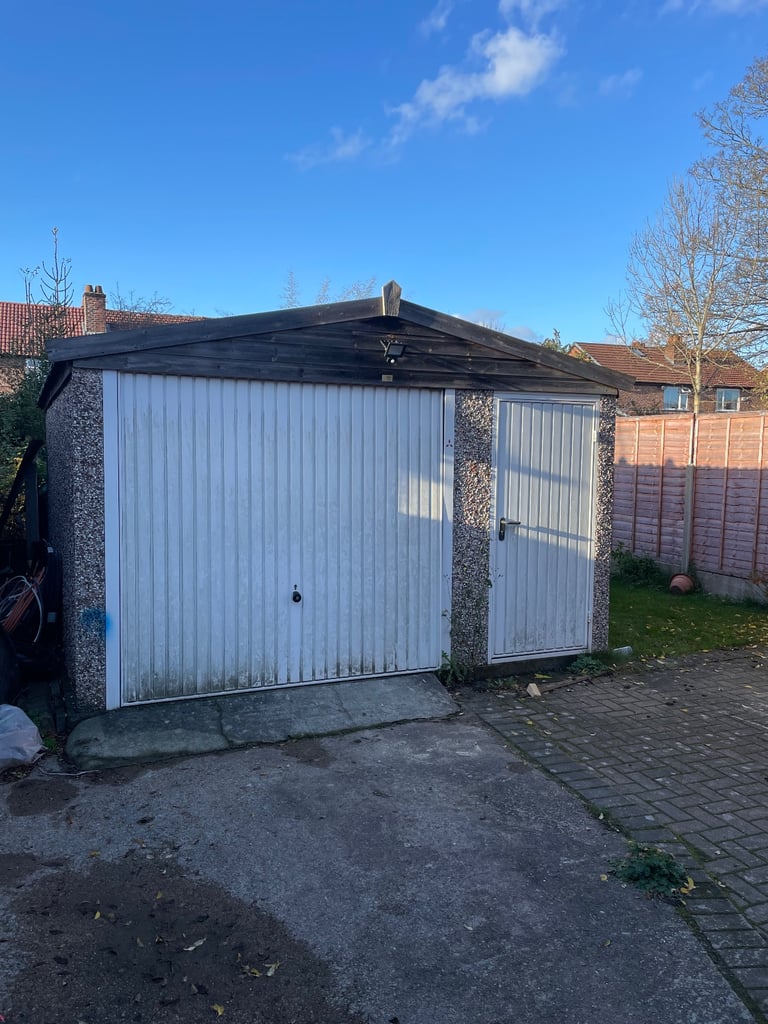 Concrete garage. 6m x 3.8m 