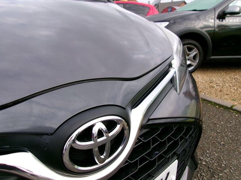 2015 Toyota Yaris 1.33 VVT-i Sport 5dr HATCHBACK PETROL Manual