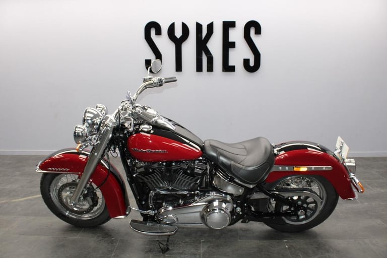 2019 Harley-Davidson FLDE Softail Deluxe in Two Tone Red and Black