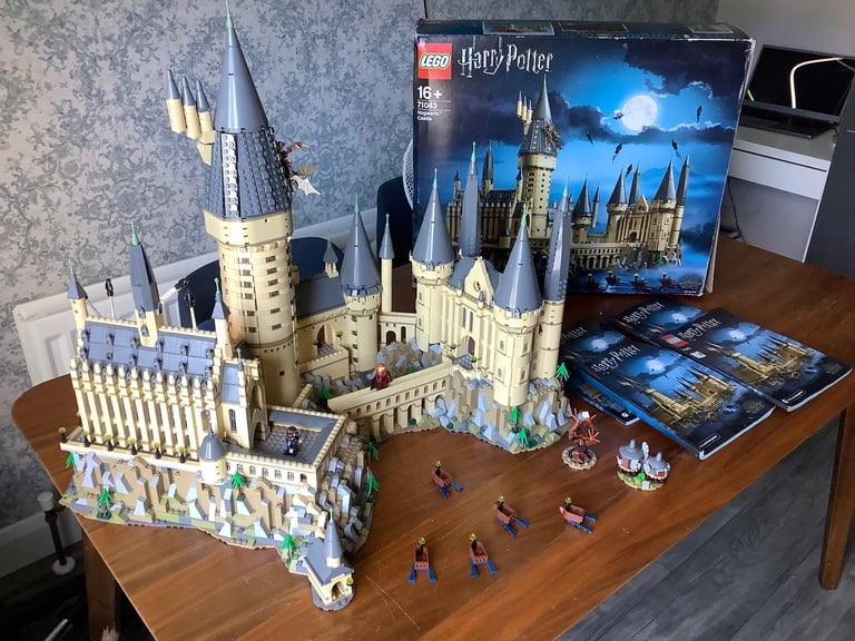 image for LEGO Harry Potter Hogwarts Castle ** Like New ** 