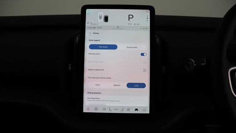 2025 Volvo EX30 Twin Performance Plus (Harman Kardon Sound, Apple CarPlay, BLIS) ESTATE Electric ...
