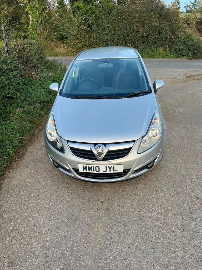Vauxhall Corsa SXI, 1 year MOT, lots of service history, great car to drive and great condition! 