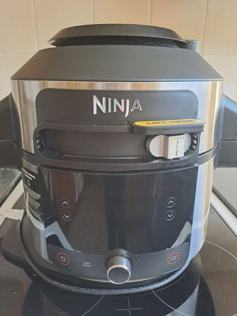 image for Ninja Airfryer, pressure cooker. 