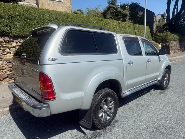 2007 TOYOTA HILUX INVINCIBLE DOUBLE CAB D/C 3.0 D4-D MANUAL 4X4 SILVER