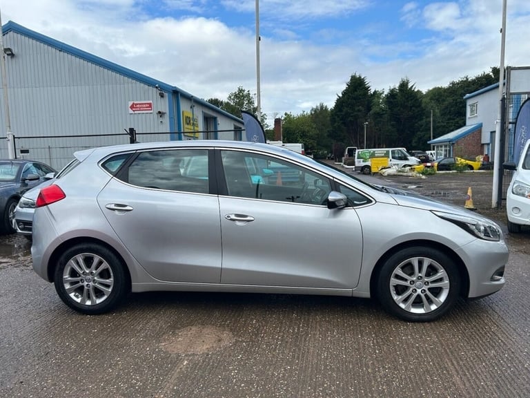 2015 Kia Ceed 1.6 CRDi 2 Hatchback 5dr Diesel Auto Euro 5 (126 bhp) Hatchback Diesel Automatic