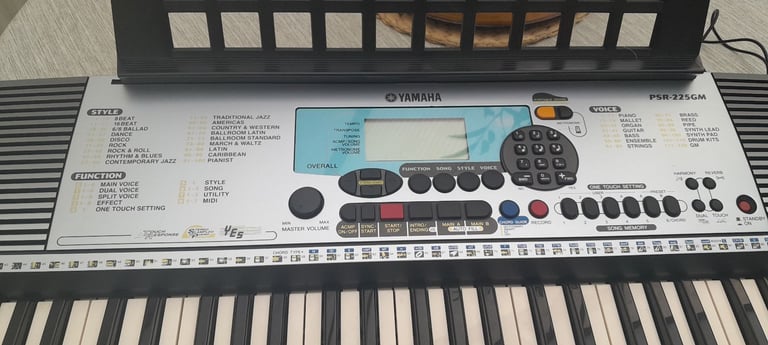 YAMAHA PSR-22SGM KEYBOARD WITH STANDP