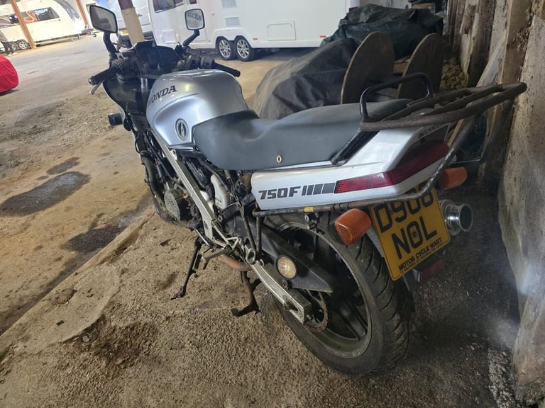 1987 HONDA VFR750F RC24 GENUINE BARN FIND WINTER PROJECT SPARES OR REPAIRS