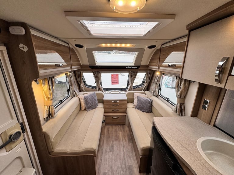SWIFT CHALLENGER EVOLUTION 580 2016 MODEL 4 BERTH ISLAND BED TOURING CARAVAN