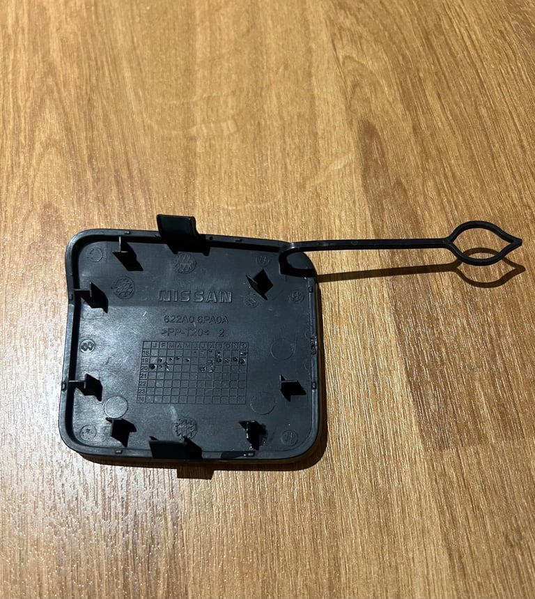 GENUINE NISSAN JUKE FRONT TOWING EYE COVER 