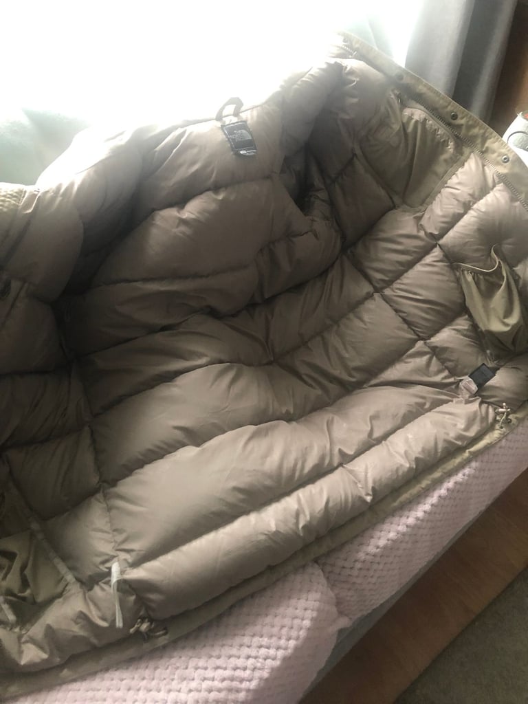 North Face Men's Parka. Large.