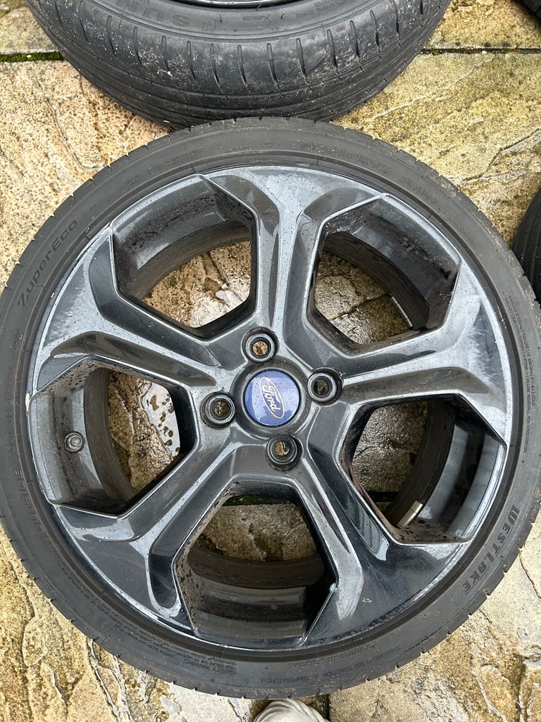 Ford Fiesta Mk7 wheel 17” 205/40 Tyres