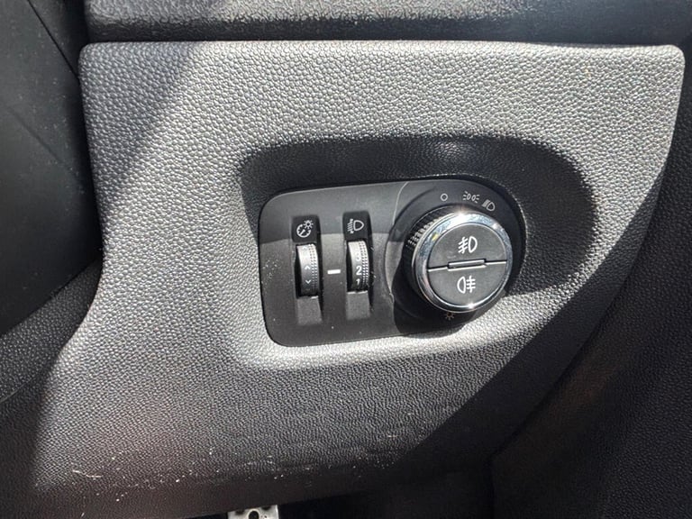 2014 Vauxhall Corsa 1.4 SRi 3dr [AC] HATCHBACK PETROL Manual