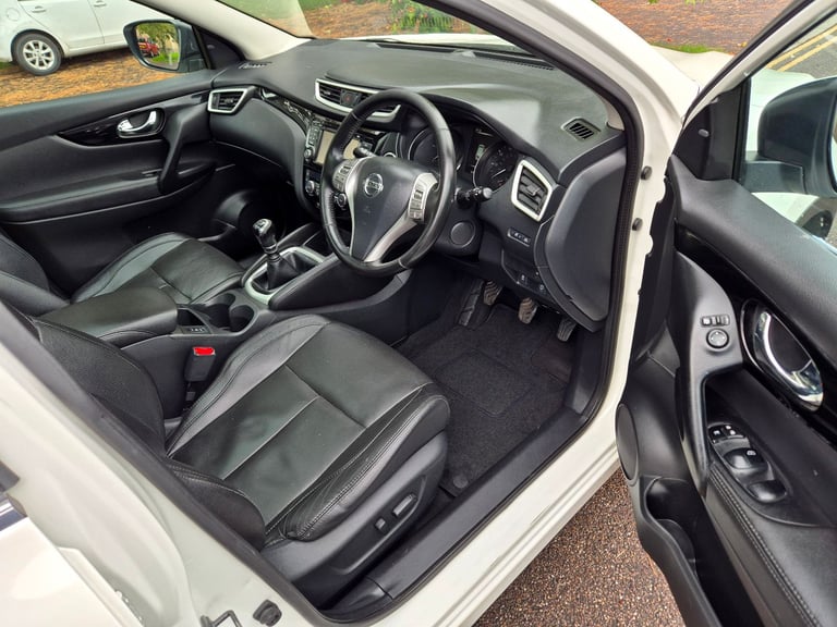 NISSAN QASHQAI TAX £20/YEAR FRESH MOT