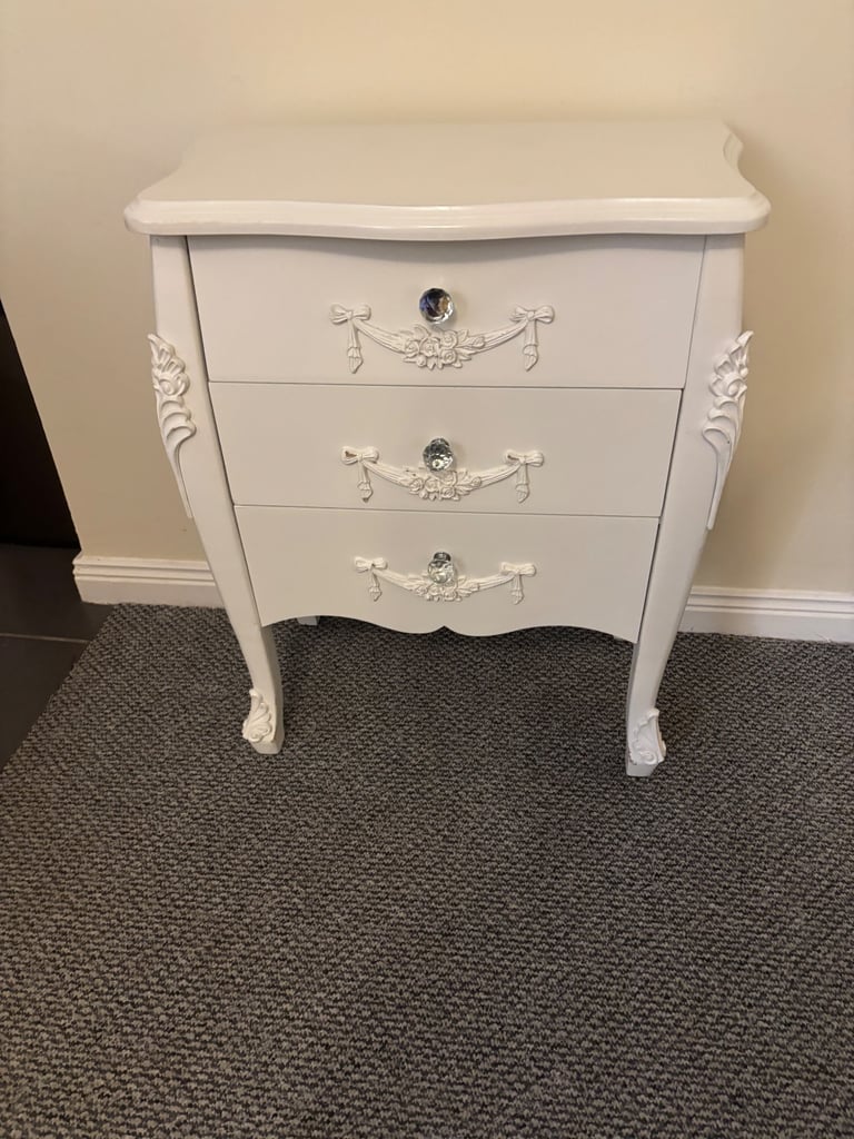 image for White Chest of Drawers