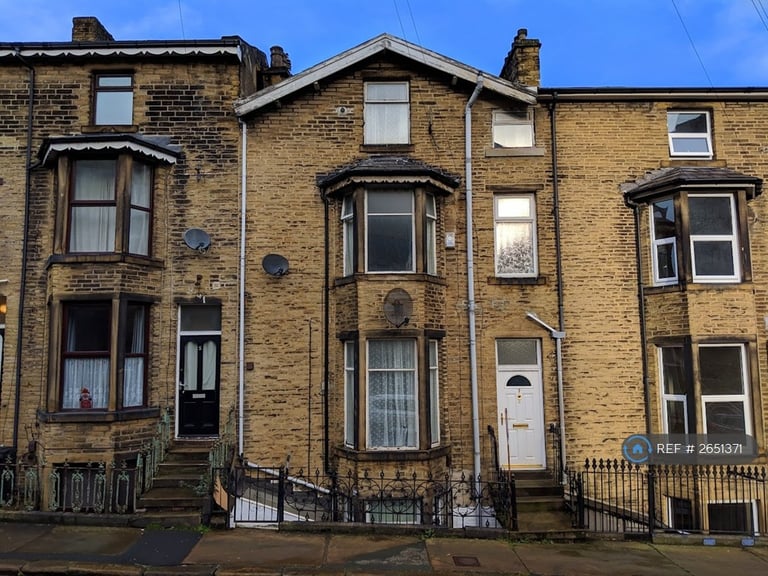 image for 3 bedroom house in Carlton Terrace, Halifax, HX1 (3 bed) (#2651371)