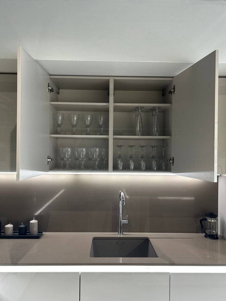 60% OFF - Sahara Lux Ex-display Kitchen for sale + Siemens Appliances & Quartz Worktop included