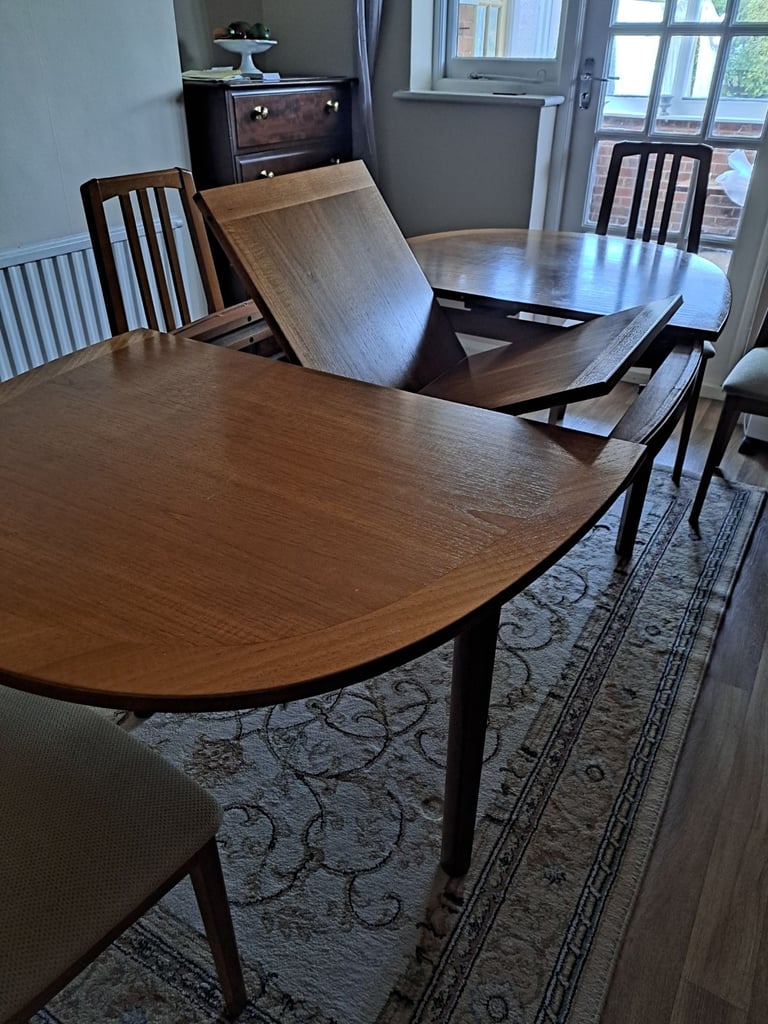 Dining table with 4 chairs 