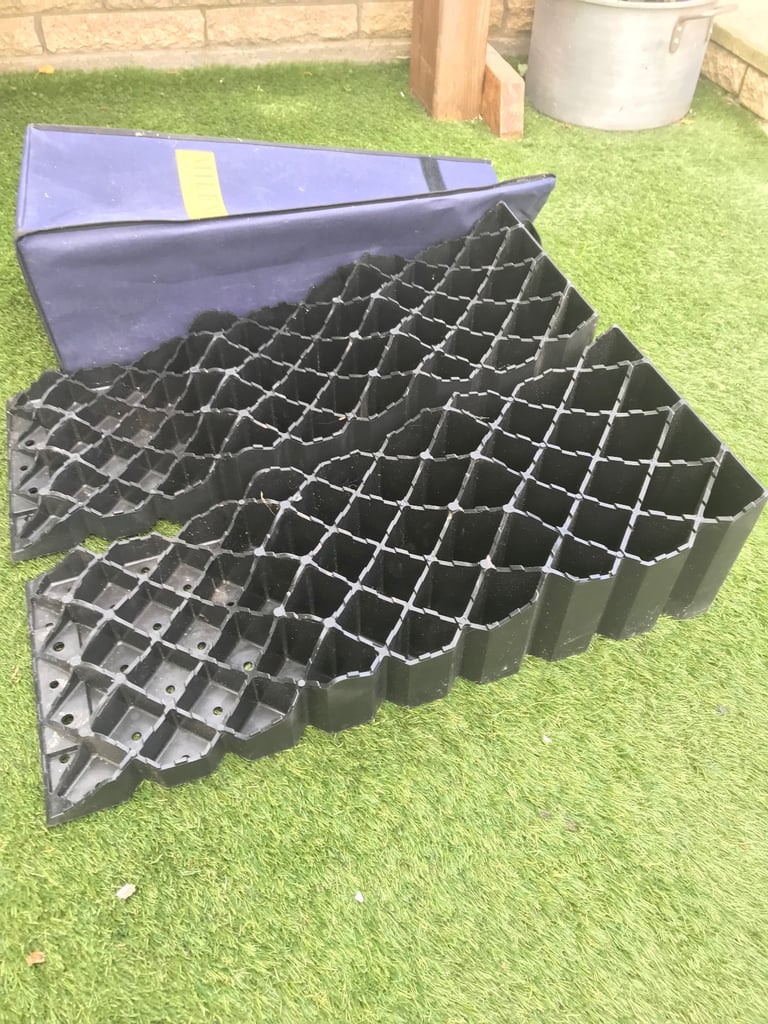 Motorhome levelling ramps
