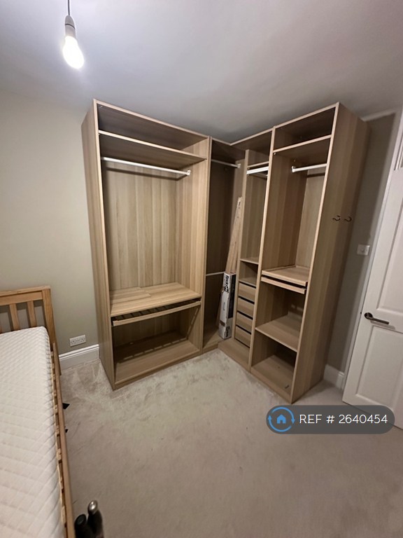 1 bedroom in Strathdon Drive, London, SW17 (#2640454)