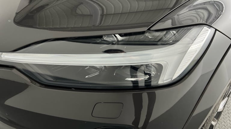 2021 Volvo XC60 B6 R-Design PRO AWD Mild Hybrid(22'Alloys, Harman Kardon, Panroof, Carplay) Estat...
