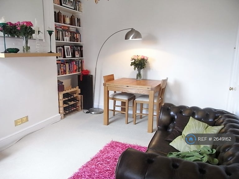 2 bedroom flat in Craven Road, Newbury, RG14 (2 bed) (#2649162)