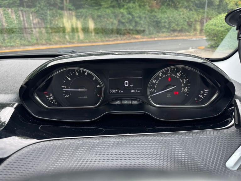 Peugeot, 2008, Hatchback, 2017, Manual, 1199 (cc), 5 doors