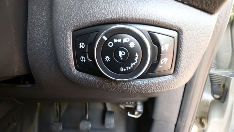 FORD TRANSIT 200 LIMITED PV Silver Manual Diesel, 2016