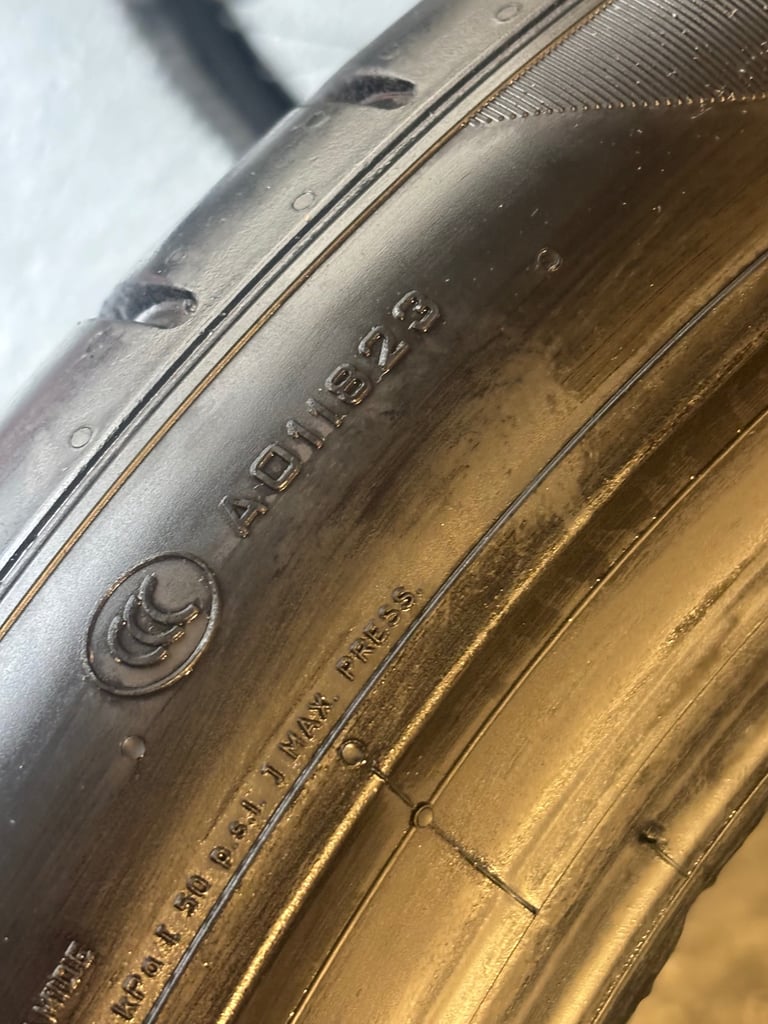 4 x Pirelli P Zero 255/40 R21 102V