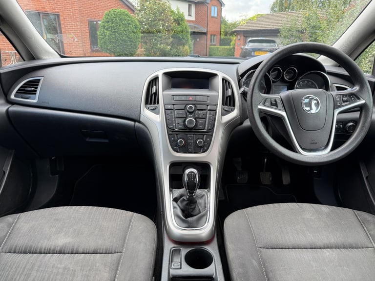 Vauxhall, ASTRA, Hatchback, 2011, Manual, 1398 (cc),5 doors - Image 5