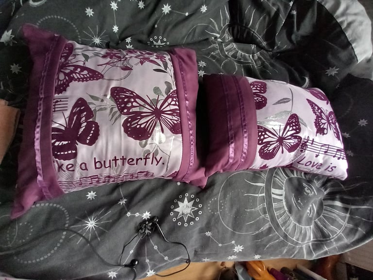 Two purple music cushions and Throw